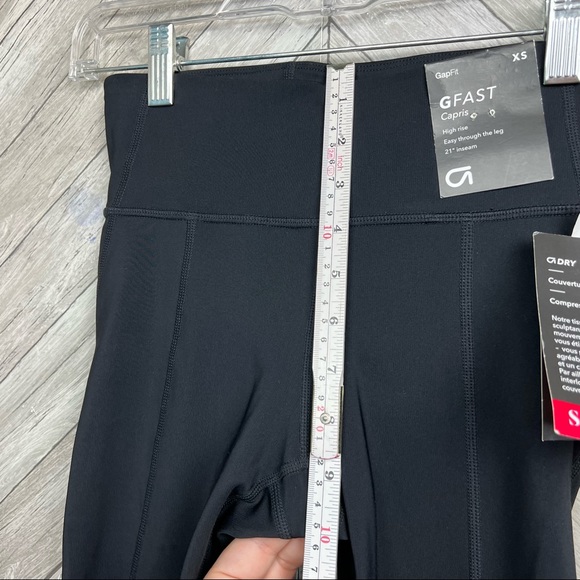 NWT GapFit High Rise Capris in Sculpt Revolution Xs - Picture 5 of 11